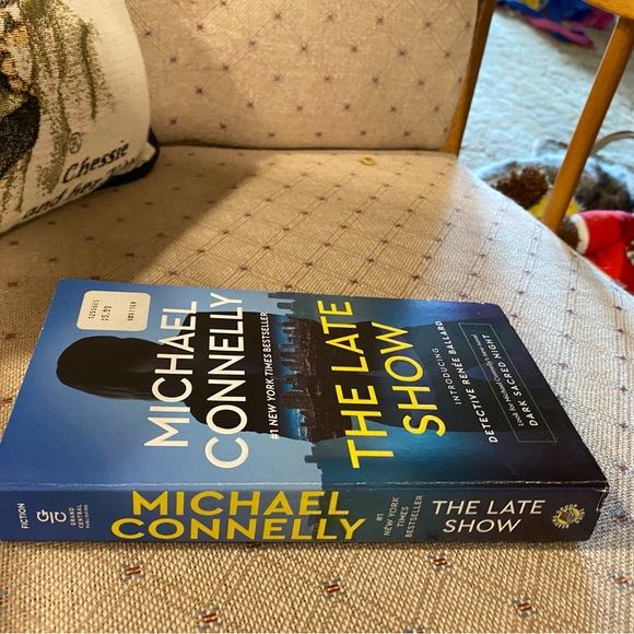 🔥📖Books 4/$10🔥 - Picture 3 of 3